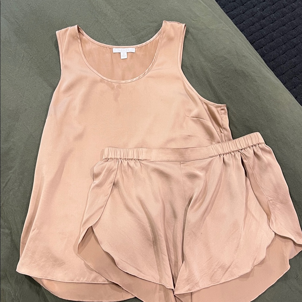 Lunya 100% silk washable Tulip sleep set